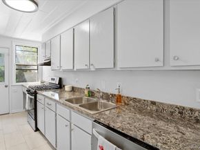 13 Potters Court, Great Neck NY 11024