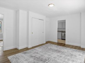 13 Potters Court, Great Neck NY 11024