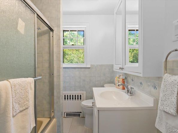 13 Potters Court, Great Neck NY 11024
