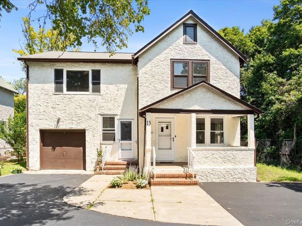 13 Potters Court, Great Neck NY 11024
