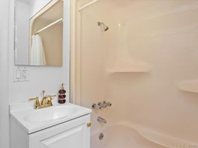 13 Potters Court, Great Neck NY 11024