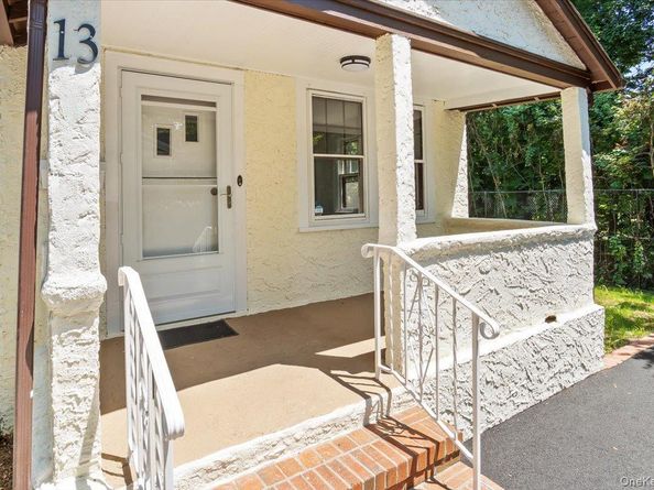 13 Potters Court, Great Neck NY 11024