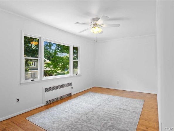 13 Potters Court, Great Neck NY 11024