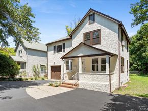 13 Potters Court, Great Neck NY 11024
