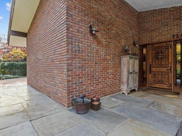 714 Ladd Road, Bronx NY 10471