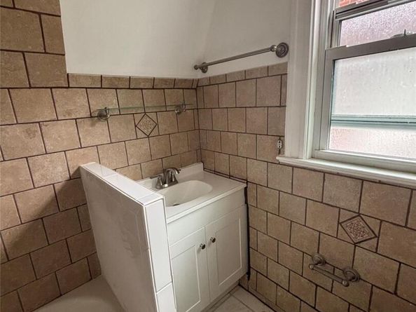 219-06 101 Ave., Queens Village NY 11429-1610