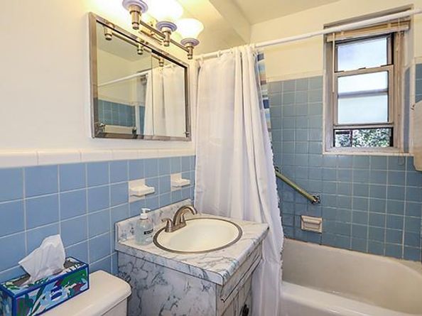 209-80 18th Avenue 2G, Bayside NY 11360