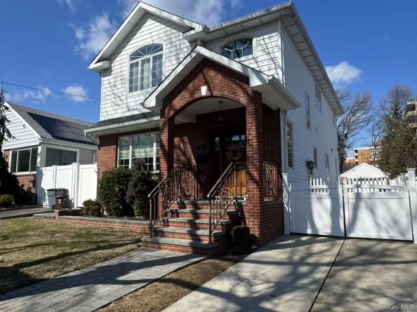 162-11 12nd Ave, Beechhurst NY 11357