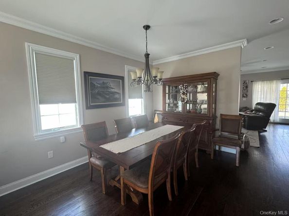162-11 12nd Ave, Beechhurst NY 11357