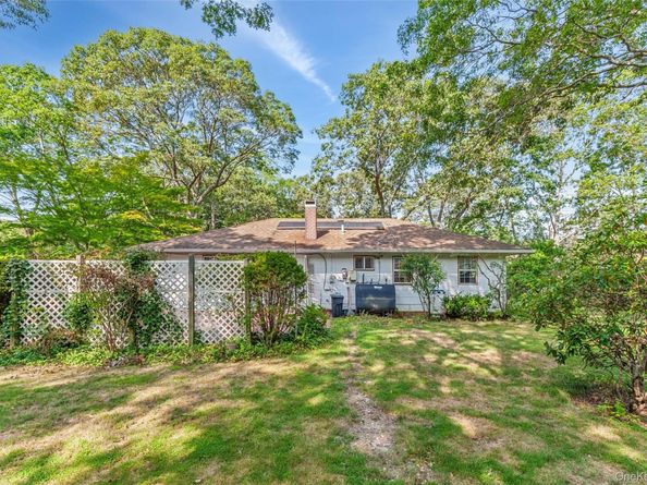 225 Chichester Ave, Center Moriches NY 11934