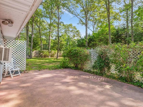 225 Chichester Ave, Center Moriches NY 11934