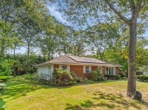 225 Chichester Ave, Center Moriches NY 11934