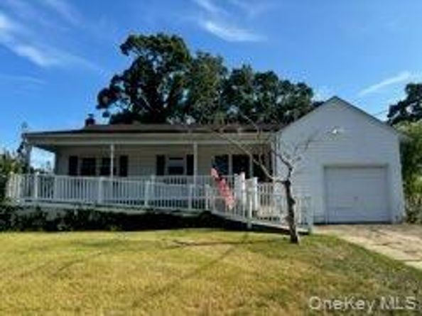 134 Veronica Lane, North Babylon NY 11703