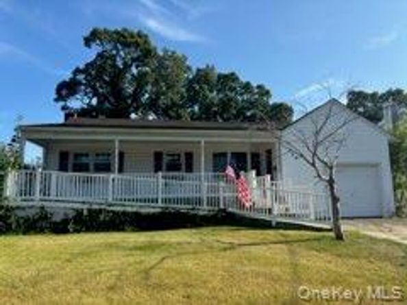 134 Veronica Lane, North Babylon NY 11703
