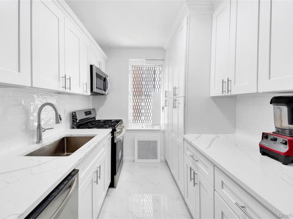 2080 Barnes Avenue 3H, Bronx NY 10462