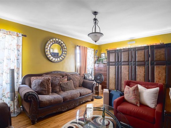 19511 Woodhull Avenue, Hollis NY 11423