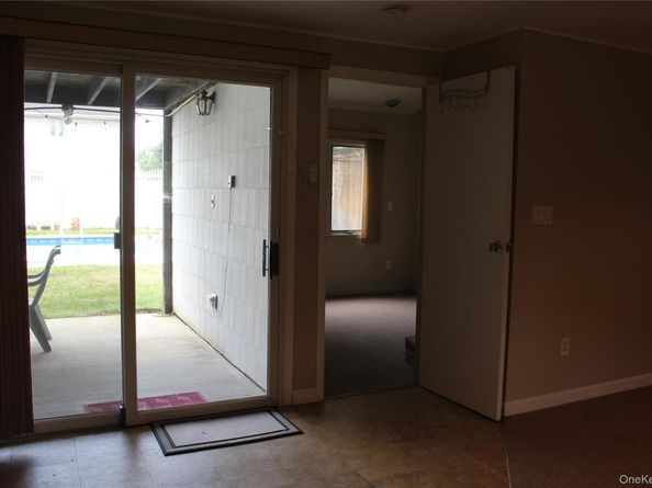 215 N Syracuse Avenue, Massapequa NY 11758