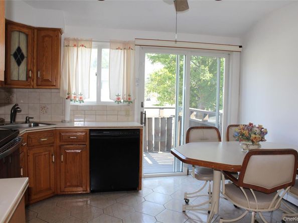 215 N Syracuse Avenue, Massapequa NY 11758