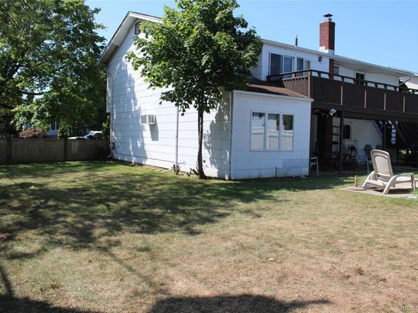 215 N Syracuse Avenue, Massapequa NY 11758