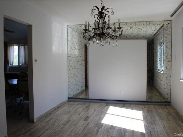 215 N Syracuse Avenue, Massapequa NY 11758