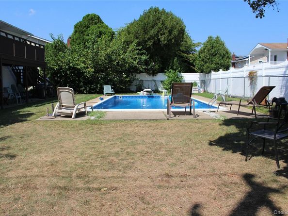 215 N Syracuse Avenue, Massapequa NY 11758