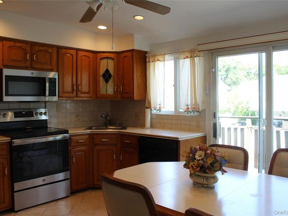215 N Syracuse Avenue, Massapequa NY 11758