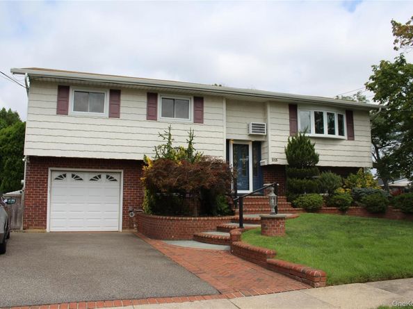 215 N Syracuse Avenue, Massapequa NY 11758