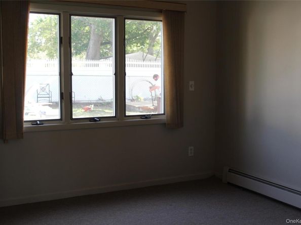 215 N Syracuse Avenue, Massapequa NY 11758
