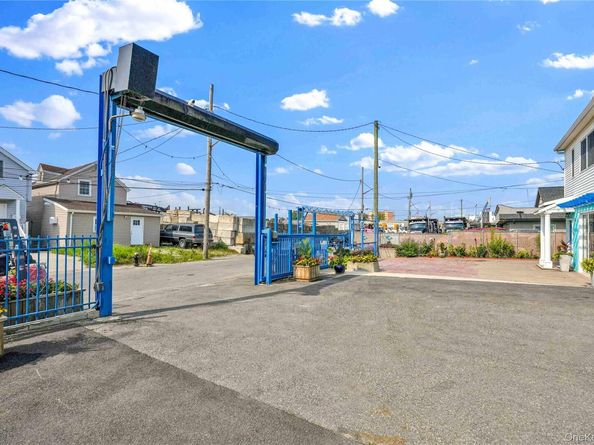 15579 Bayview Avenue, Rosedale NY 11422