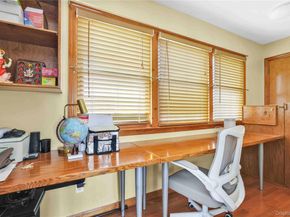 15579 Bayview Avenue, Rosedale NY 11422