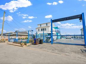 15579 Bayview Avenue, Rosedale NY 11422