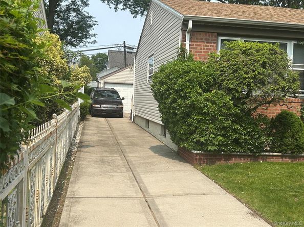 121-18 238th Street, Laurelton NY 11422
