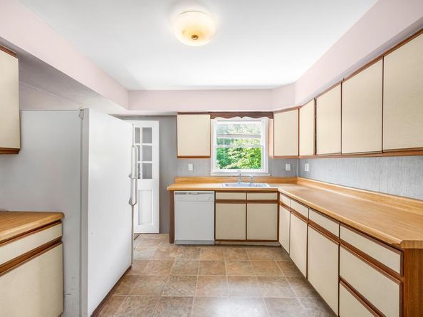 4 Cooks Lane, Westhampton NY 11977
