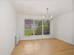 6 Huckleberry Lane E, Hampton Bays NY 11946