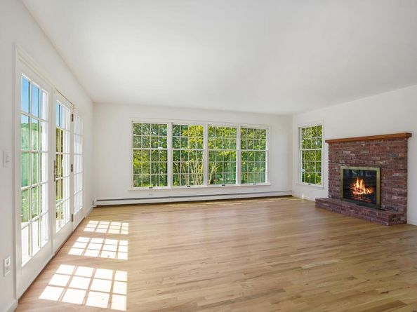 6 Huckleberry Lane E, Hampton Bays NY 11946