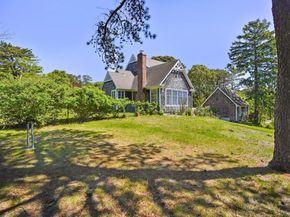 6 Huckleberry Lane E, Hampton Bays NY 11946