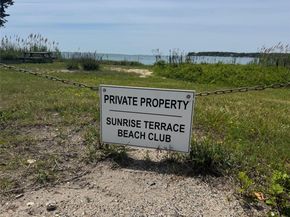 6 Huckleberry Lane E, Hampton Bays NY 11946
