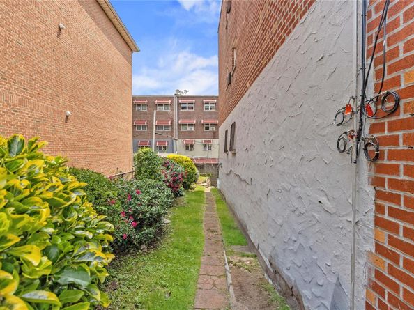 1112 Saint Lawrence Avenue Front, Bronx NY 10472