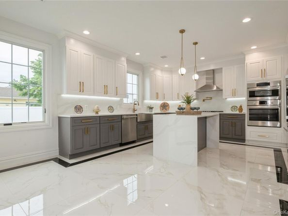 52 Cortland Ave, Hicksville NY 11801