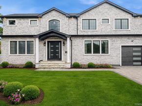 52 Cortland Ave, Hicksville NY 11801