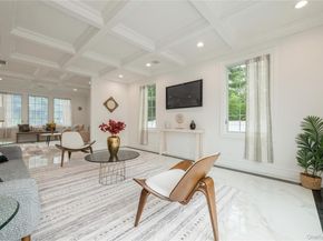 52 Cortland Ave, Hicksville NY 11801