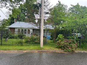 15 Glenwood Lane, Huntington NY 11743
