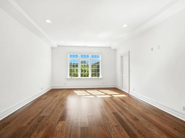 2 Weaver Street 9, Scarsdale NY 10583