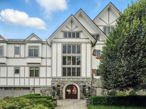 2 Weaver Street 9, Scarsdale NY 10583
