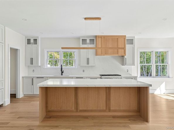 32 North Bay Avenue, Eastport NY 11941