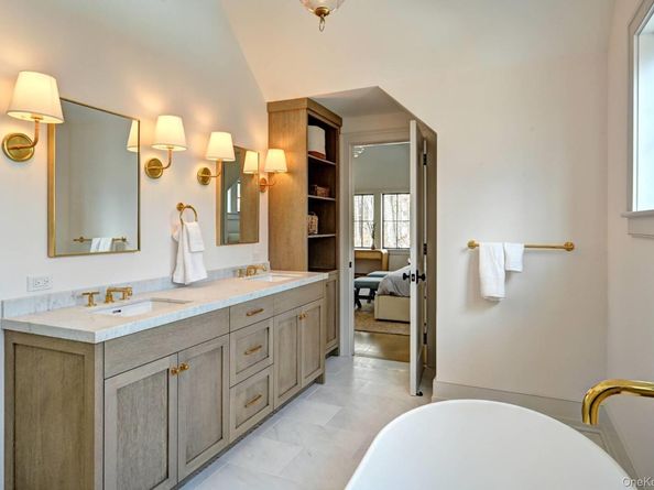 11 Old School House Lane, East Hampton NY 11937