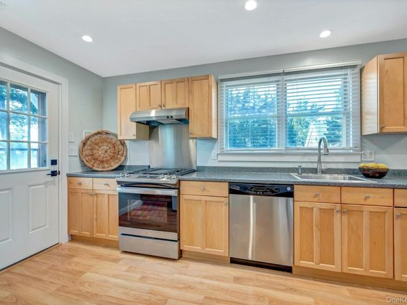 2360 Peconic Bay Boulevard, Laurel NY 11948