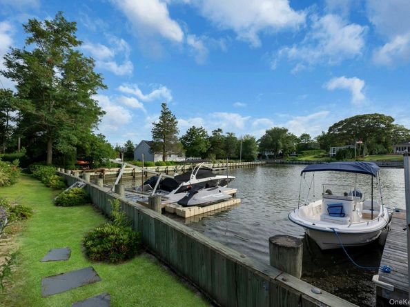 2360 Peconic Bay Boulevard, Laurel NY 11948