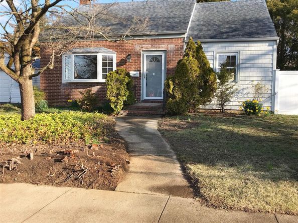 1035 Bonaparte Place, Baldwin NY 11510