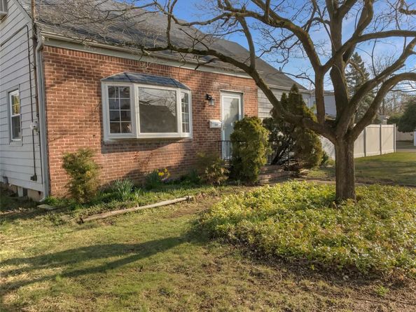 1035 Bonaparte Place, Baldwin NY 11510